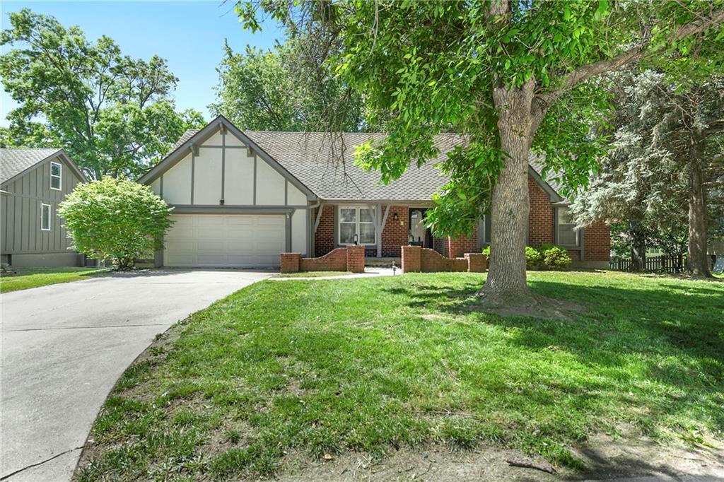 Photo of 213 Juniper Street Lee's Summit MO 64064