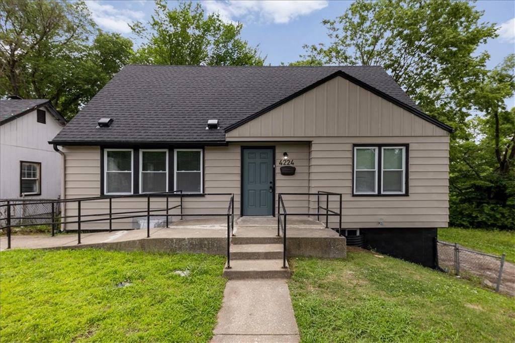 Photo of 4224 Spruce Avenue Kansas City MO 64130