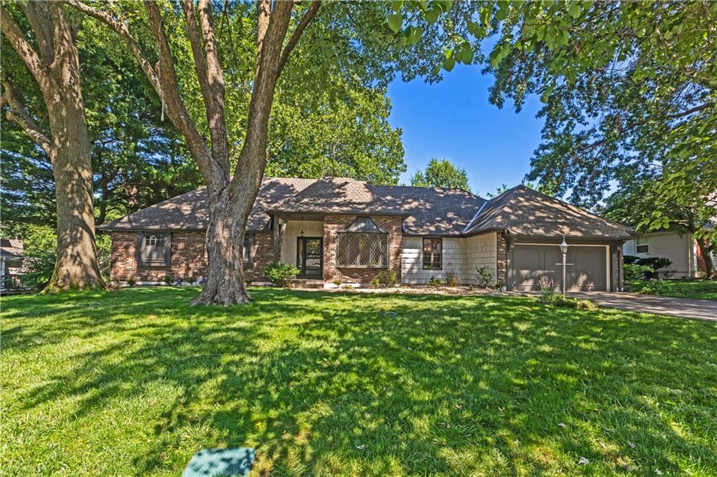 Photo of 1208 NW Fairway Circle Blue Springs MO 64014