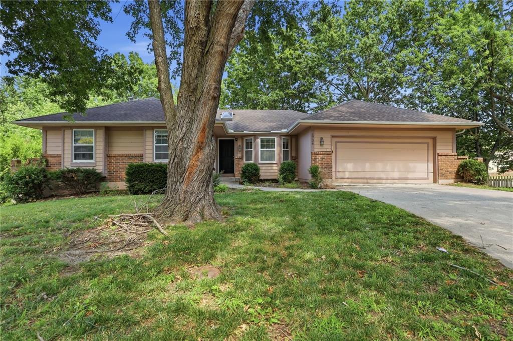 Photo of 1736 SE Silkwood Court Lee's Summit MO 64063