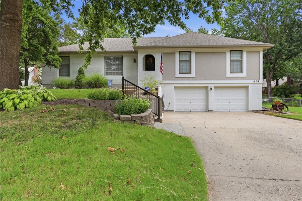 Photo of 425 Sunview Circle Blue Springs MO 64014
