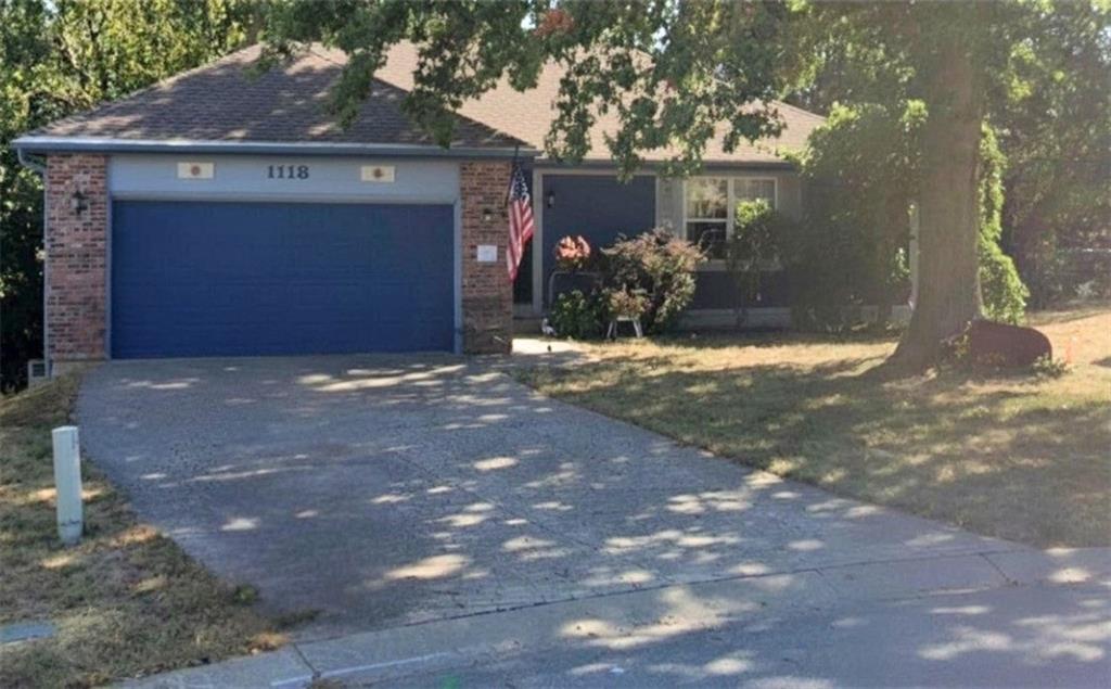 Photo of 1118 SE Autumn Court Blue Springs MO 61011
