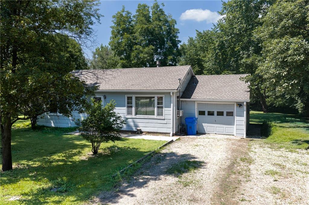 Photo of 127 W 3rd Street Tonganoxie KS 66086