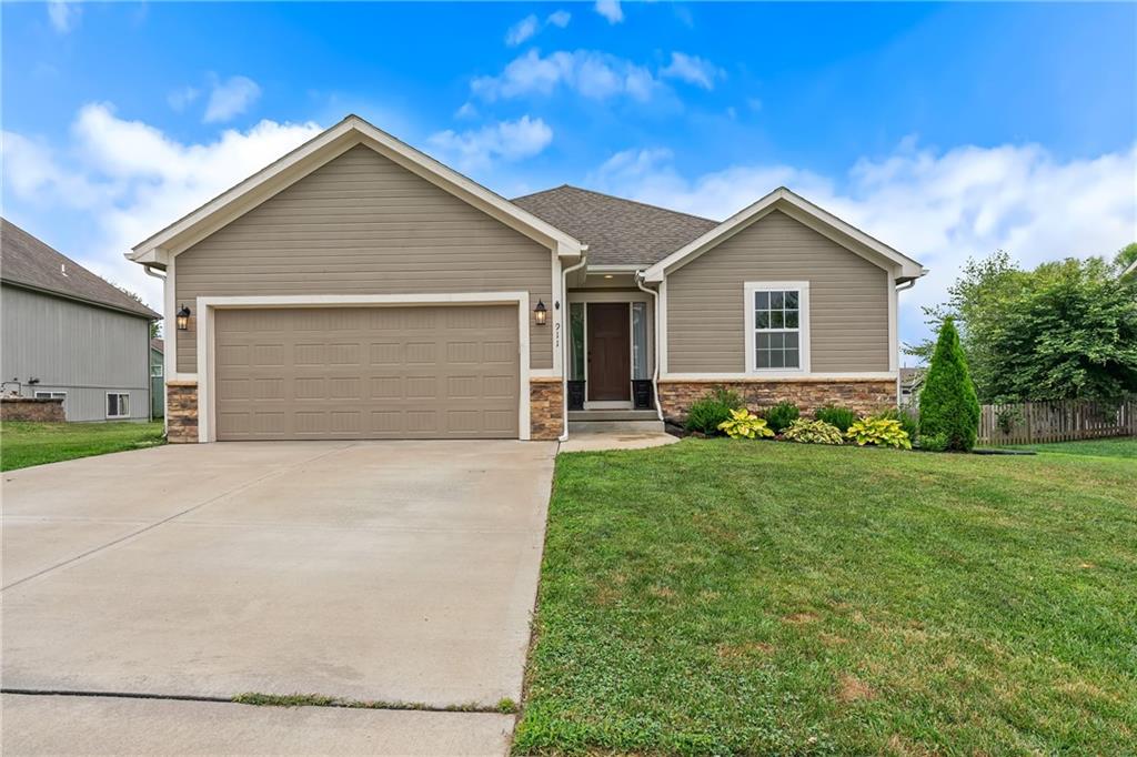 Photo of 911 W 8th Avenue Kearney MO 64060