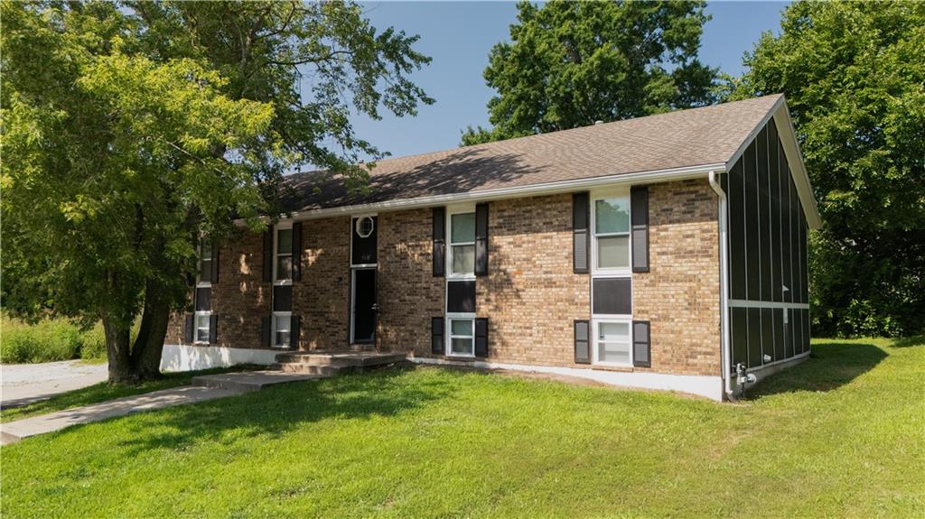 Photo of 704 NE Ball Drive Lee's Summit MO 64086