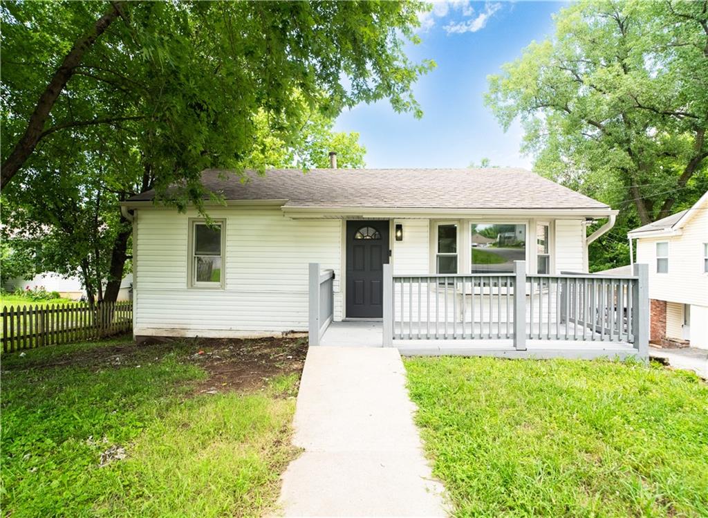 Photo of 5239 N BRISTOL Avenue Kansas City MO 64119