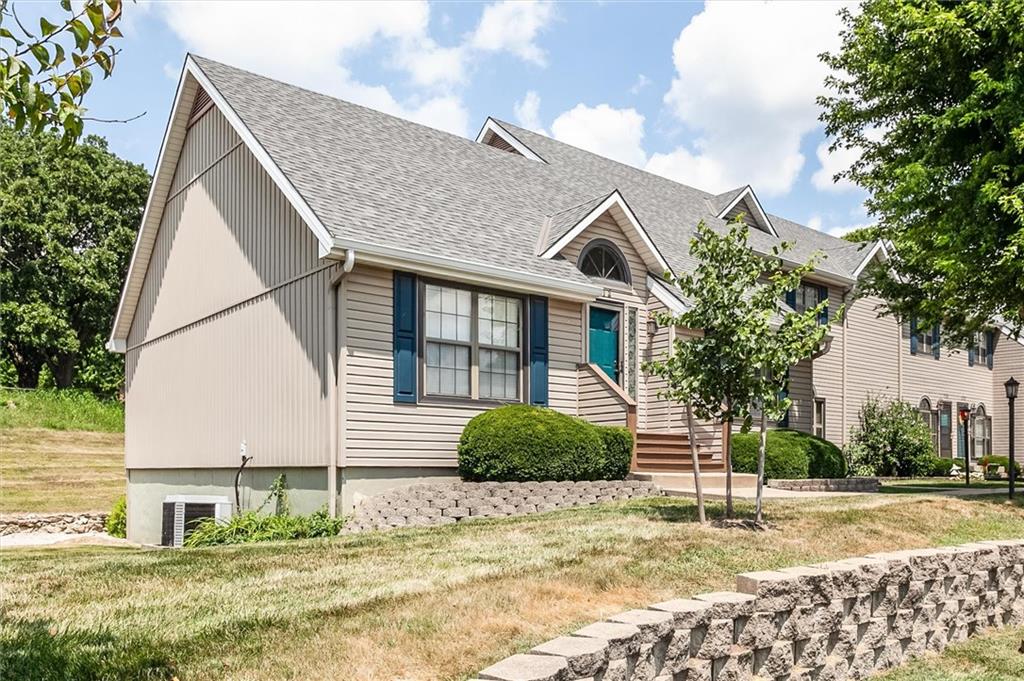 Photo of 112 Stonebridge Lane Smithville MO 64089