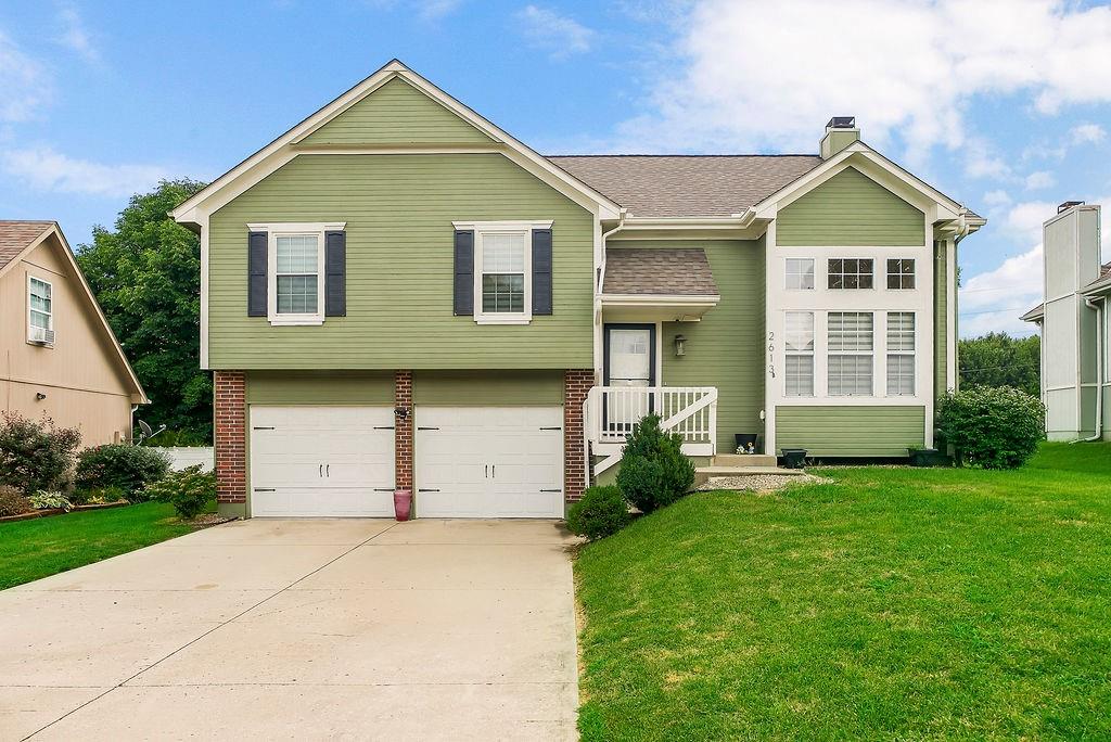 Photo of 2613 SE Winchester Drive Lee's Summit MO 64063