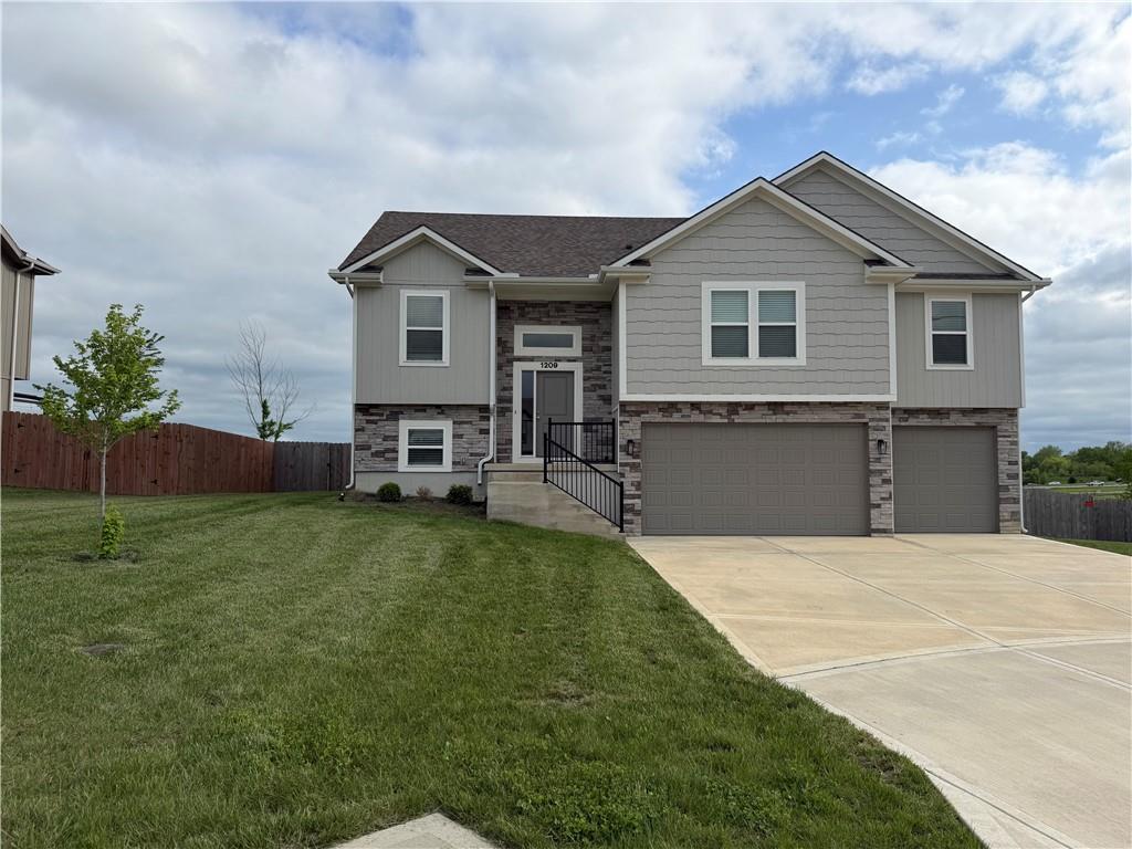 Photo of 1209 NW 3rd Street Oak Grove MO 64075