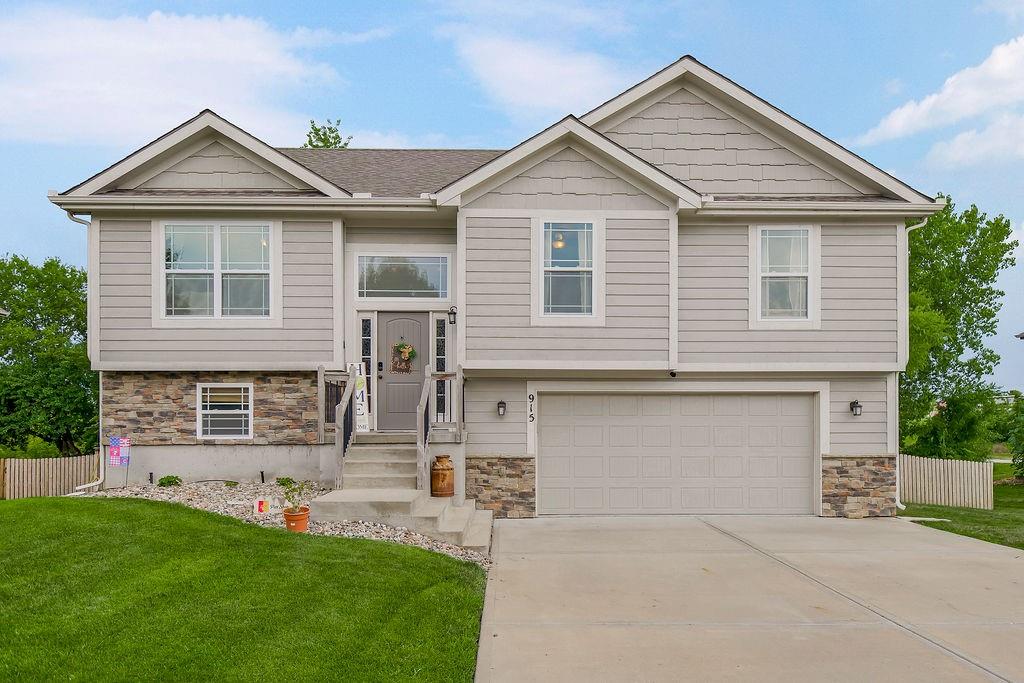 Photo of 915 W 7th Avenue Kearney MO 64060