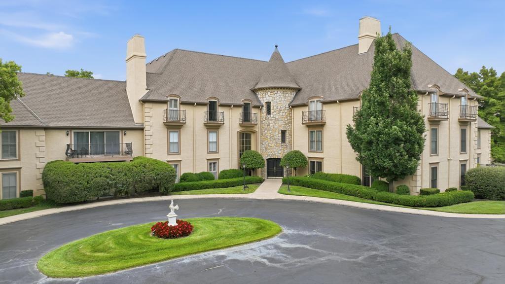 Photo of 7223 Mission Road #104 Prairie Village KS 66208