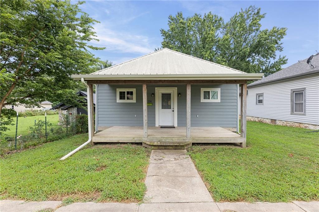 Photo of 534 E 2nd Avenue Garnett KS 66032