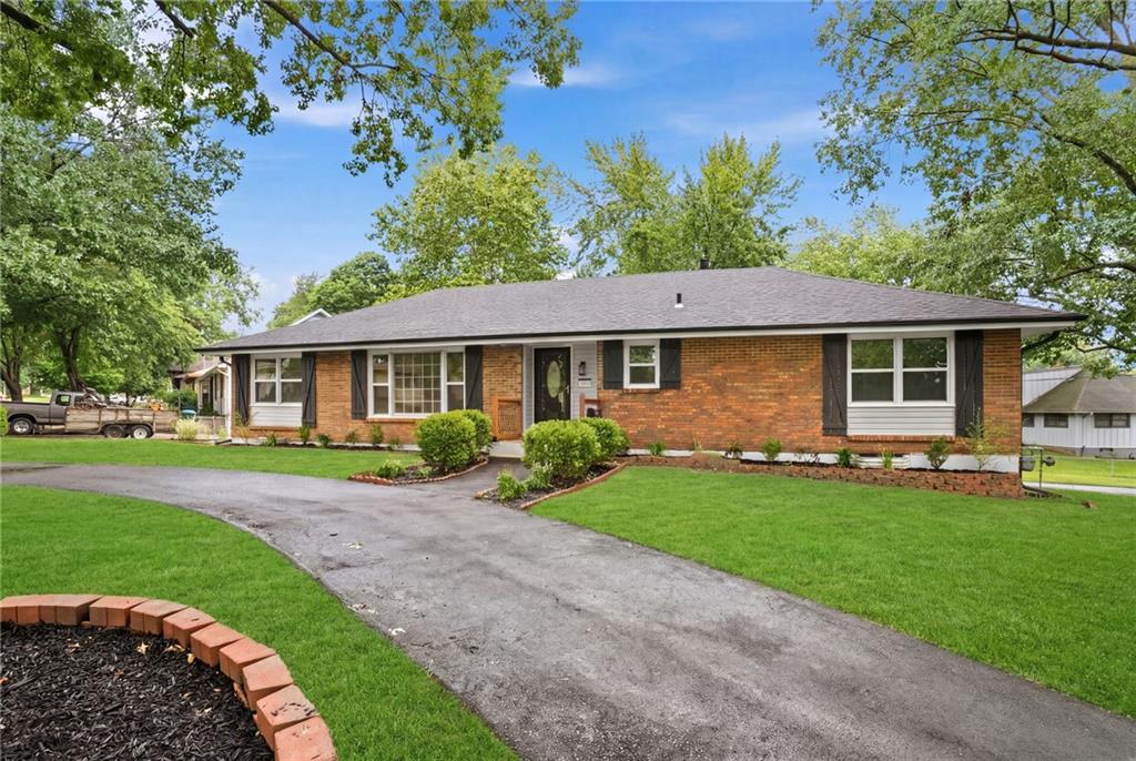 Photo of 12825 Winchester Avenue Grandview MO 64030