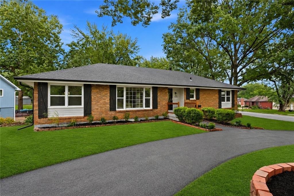 Photo of 12825 Winchester Avenue Grandview MO 64030