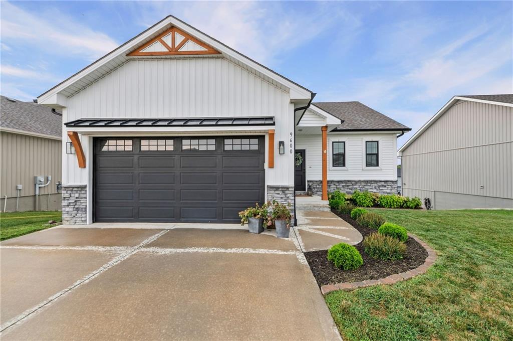 Photo of 9600 N Lenox Place Kansas City MO 64154
