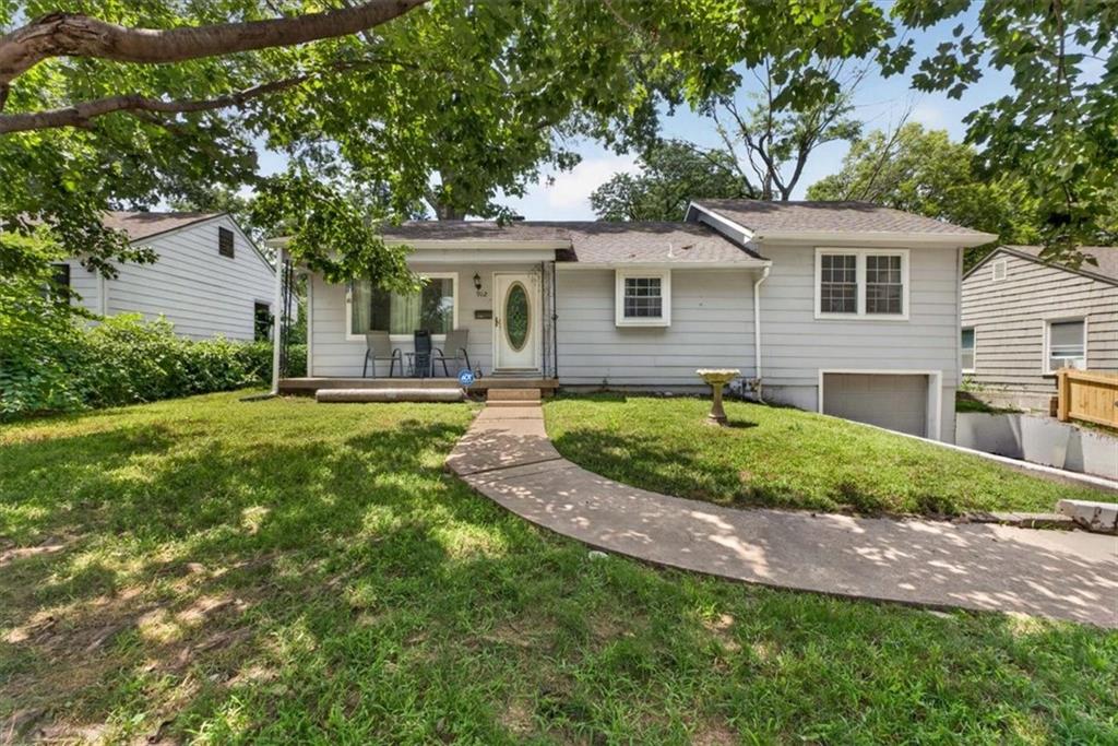 Photo of 9112 Charlotte Street Kansas City MO 64131