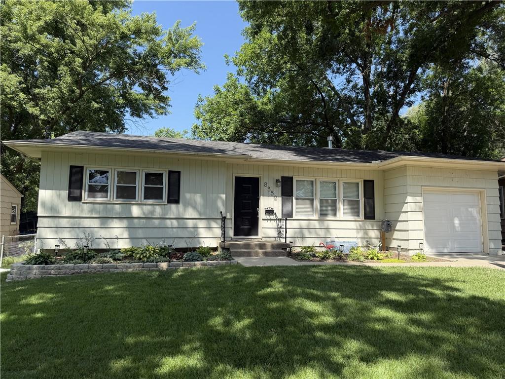 Photo of 8352 Locust Street Kansas City MO 64131