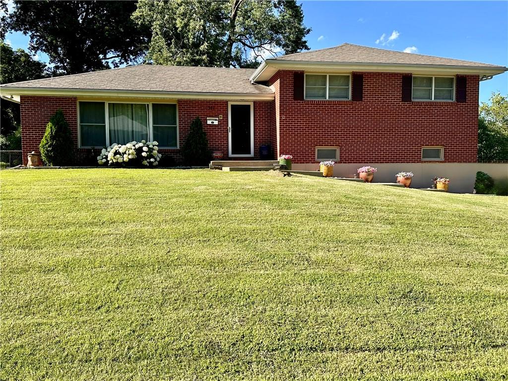 Photo of 904 NE 60th Terrace Kansas City MO 64118