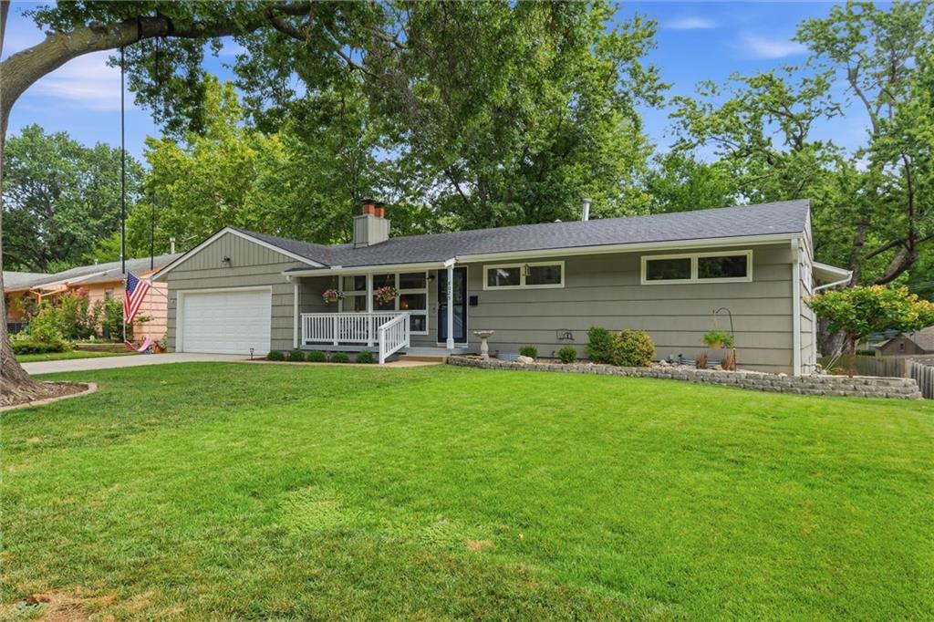 Photo of 8025 Maple Street Prairie Village KS 66208