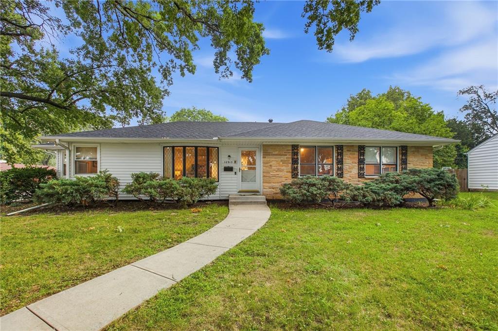 Photo of 10915 Elmwood Drive Kansas City MO 64137