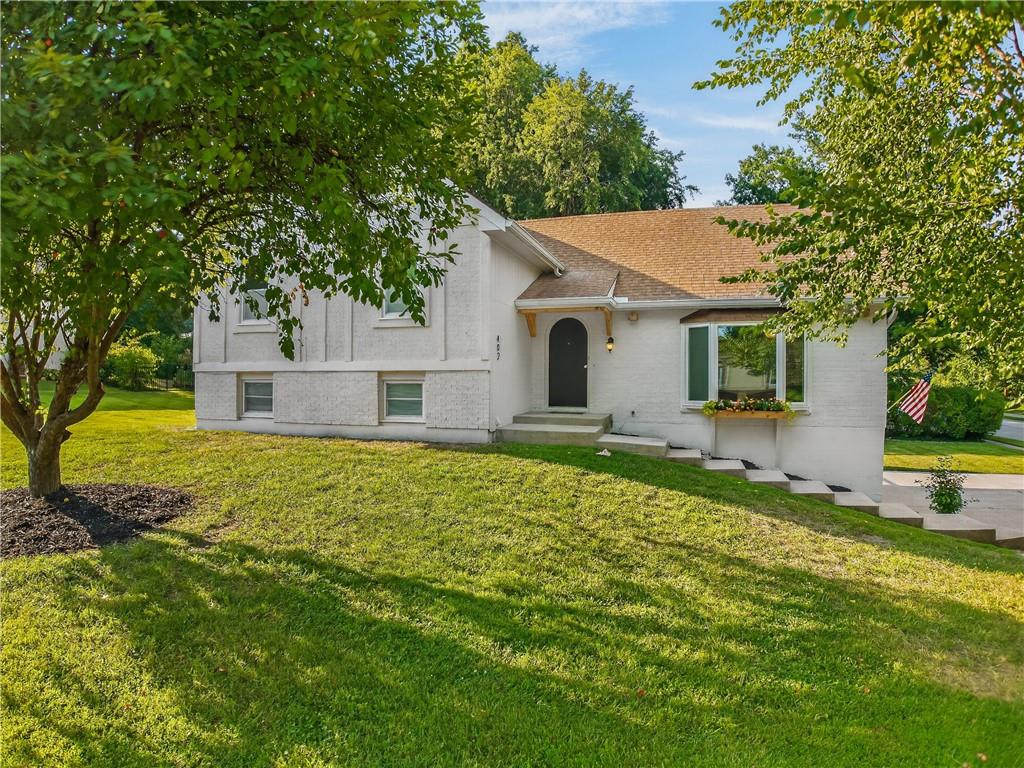 Photo of 402 Kingsley Avenue Liberty MO 64068