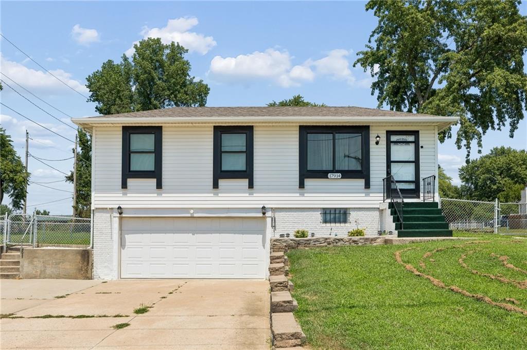 Photo of 17914 N Whitney Road Independence MO 64058