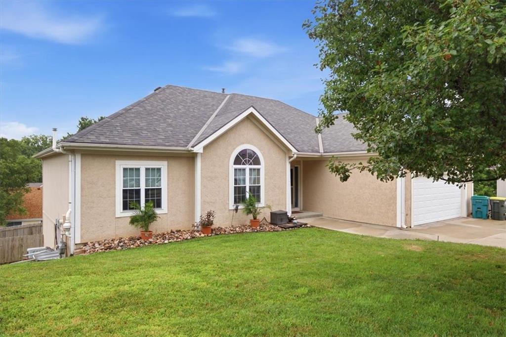 Photo of 413 Hillbrook Court Lansing KS 66043