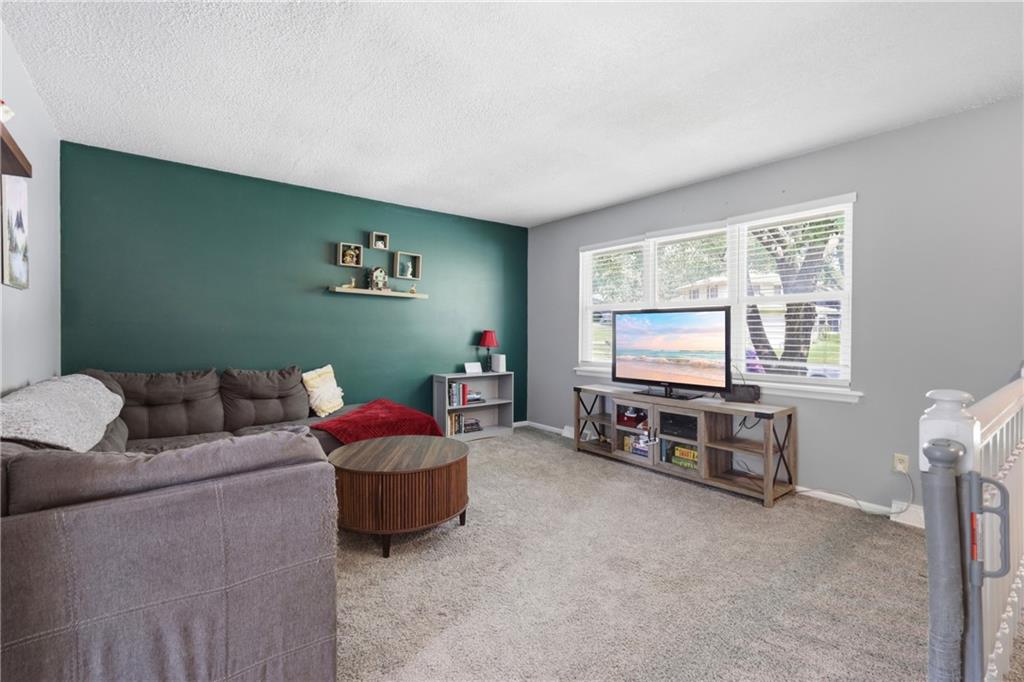 Photo of 104 SW Gladstone Drive Blue Springs MO 64014