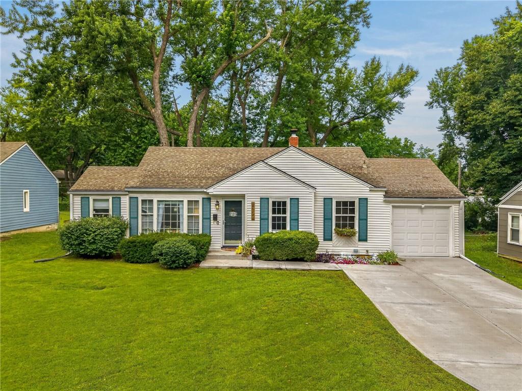 Photo of 8326 Madison Avenue Kansas City MO 64114