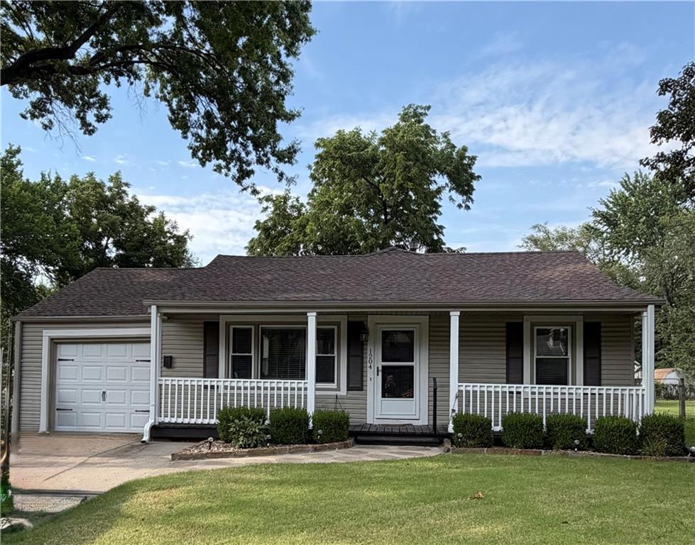 Photo of 1204 E Fredrickson Drive Olathe KS 66061