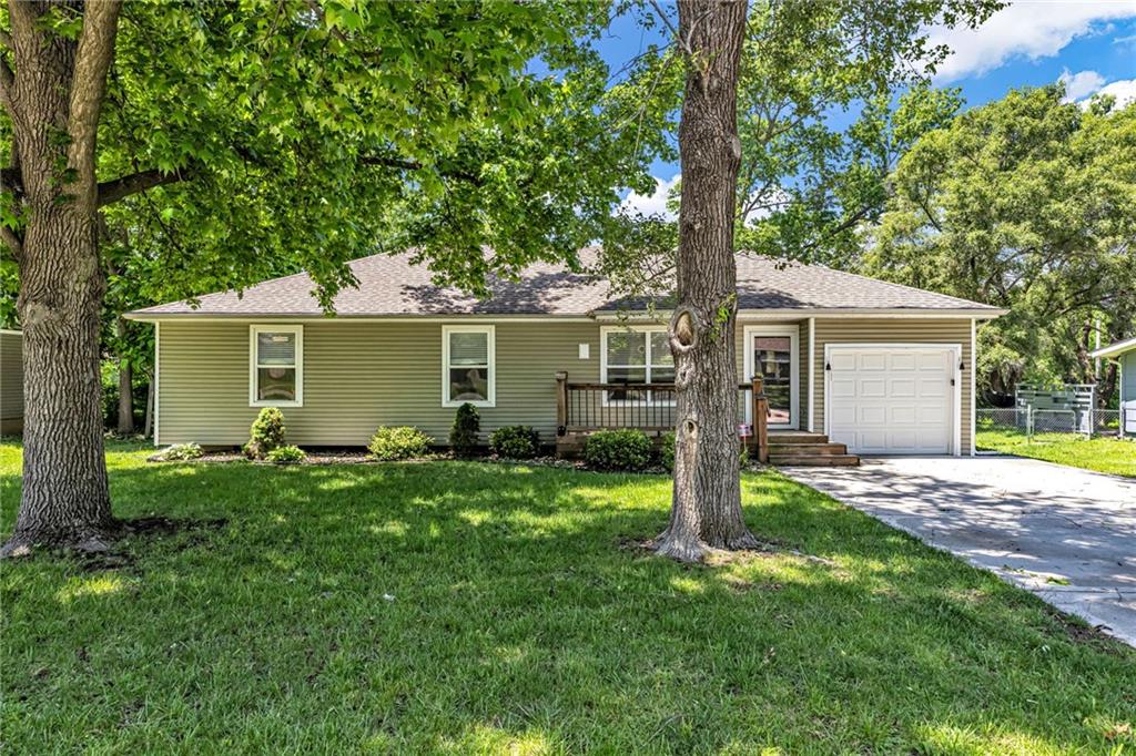 Photo of 5702 N Highland Avenue Kansas City MO 64118