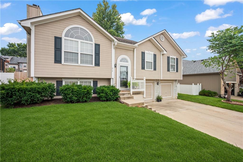 Photo of 612 NE Cumberland Drive Blue Springs MO 64014