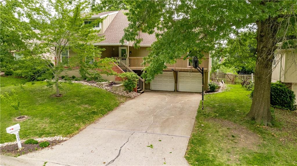 Photo of 205 NE Noeleen Lane Lee's Summit MO 64086