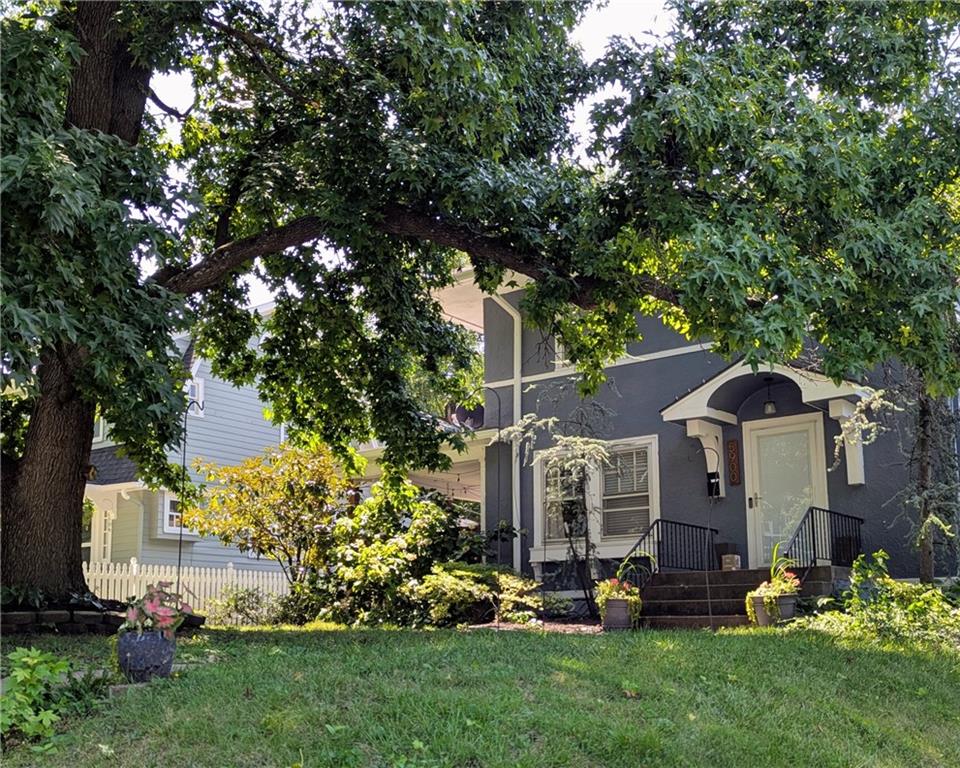 Photo of 5900 Oak Street Kansas City MO 64113