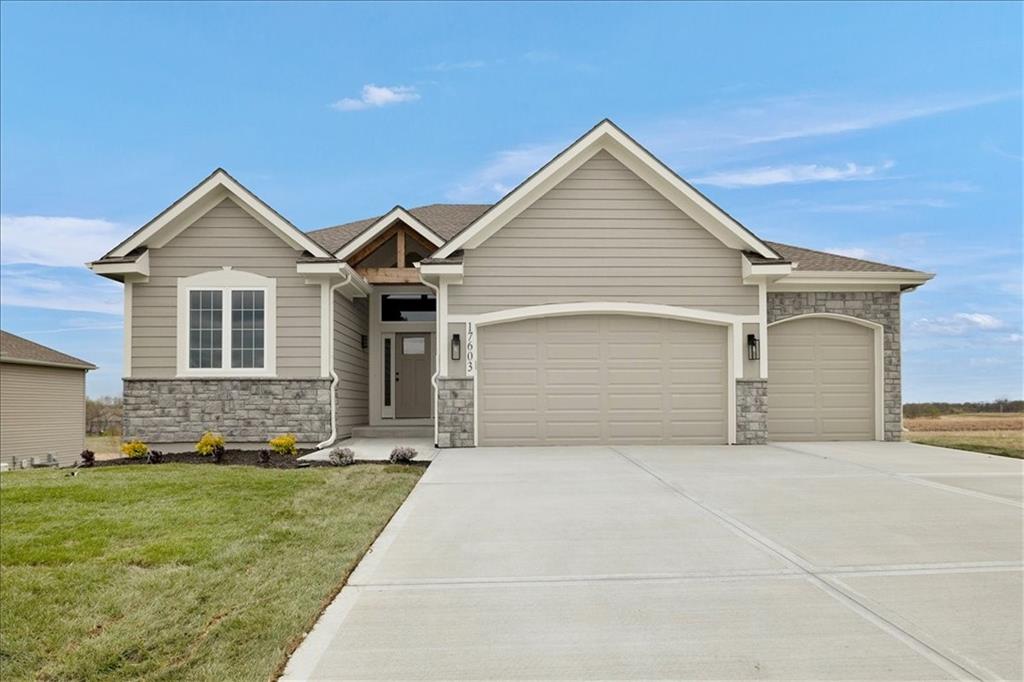 Photo of 17507 Grey Hawke Ridge Smithville MO 64089