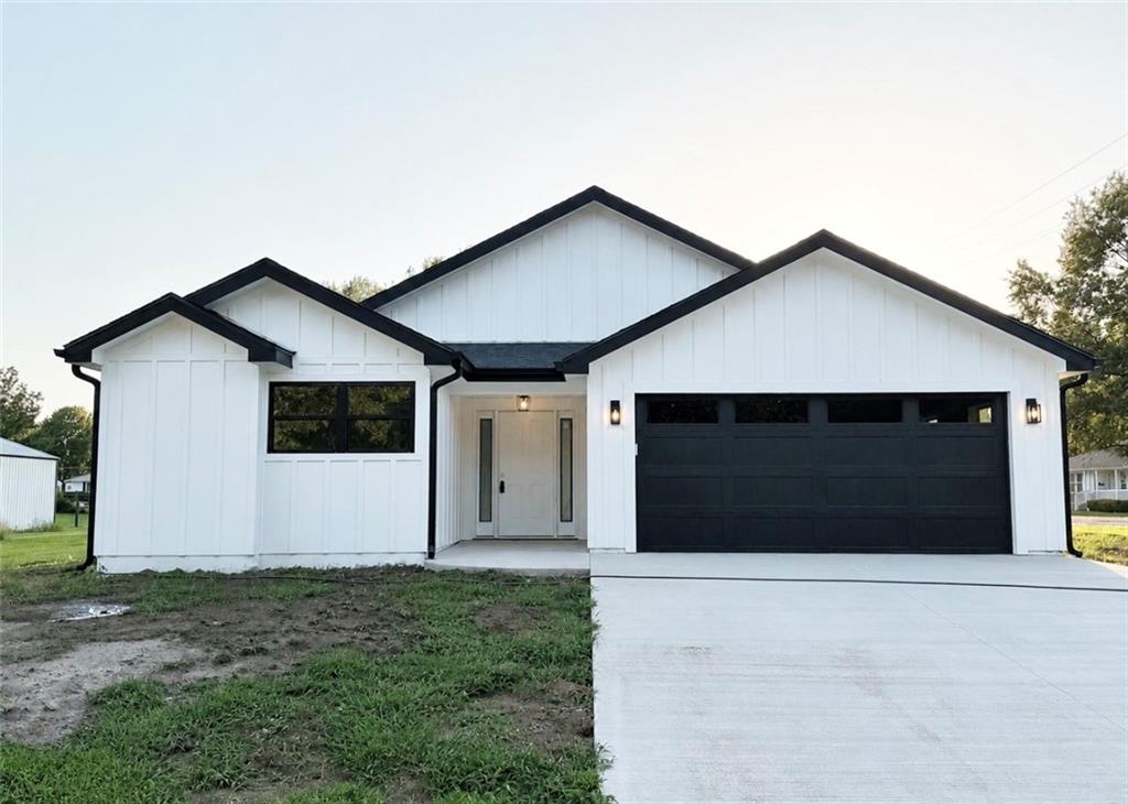 Photo of 810 N Water Street Butler MO 64730