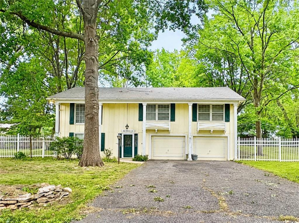 Photo of 802 S 10th Street Louisburg KS 66053
