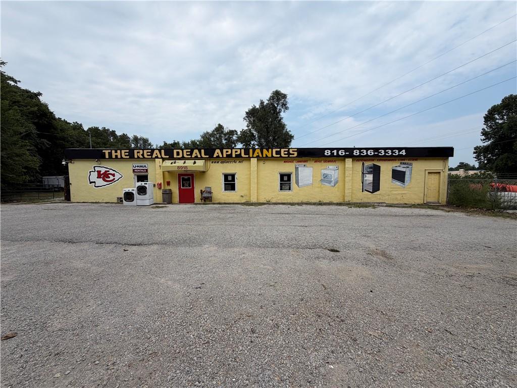Photo of 8918 E Winner Road Independence MO 64052