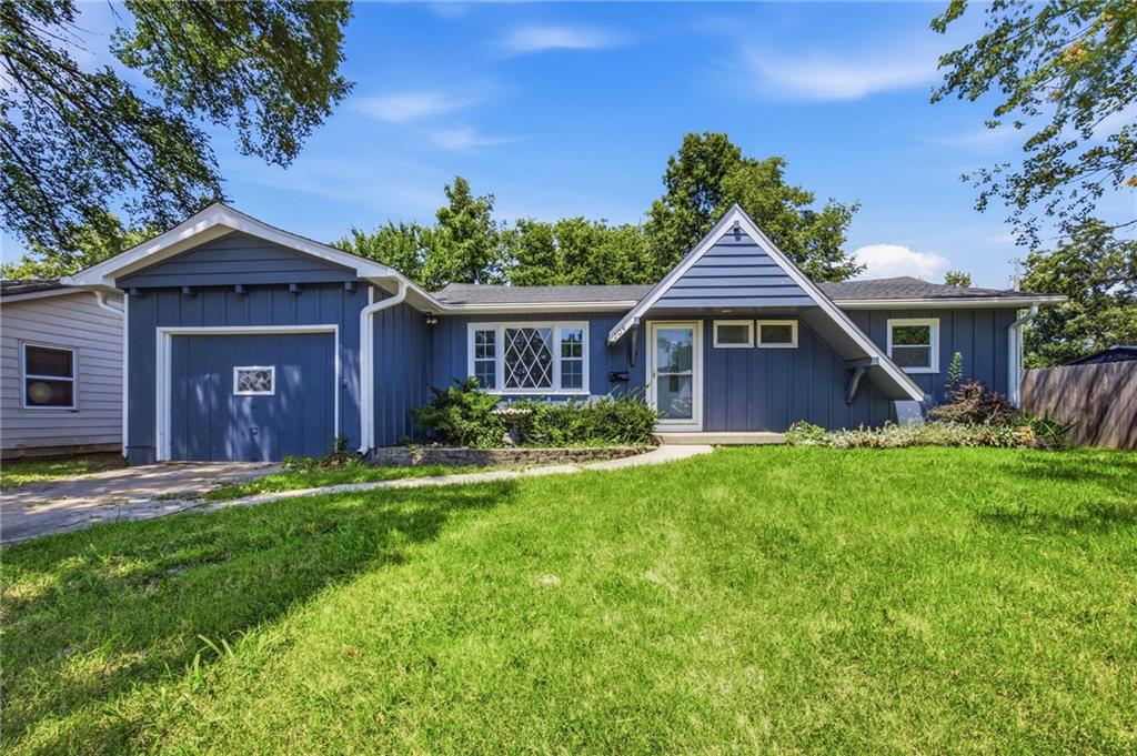 Photo of 104 Bowman Street Harrisonville MO 64701