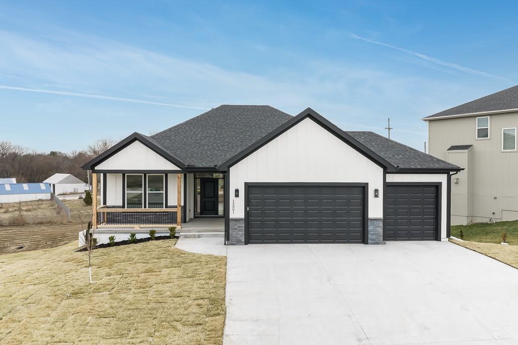 Photo of 15618 Austin Court Basehor KS 66007