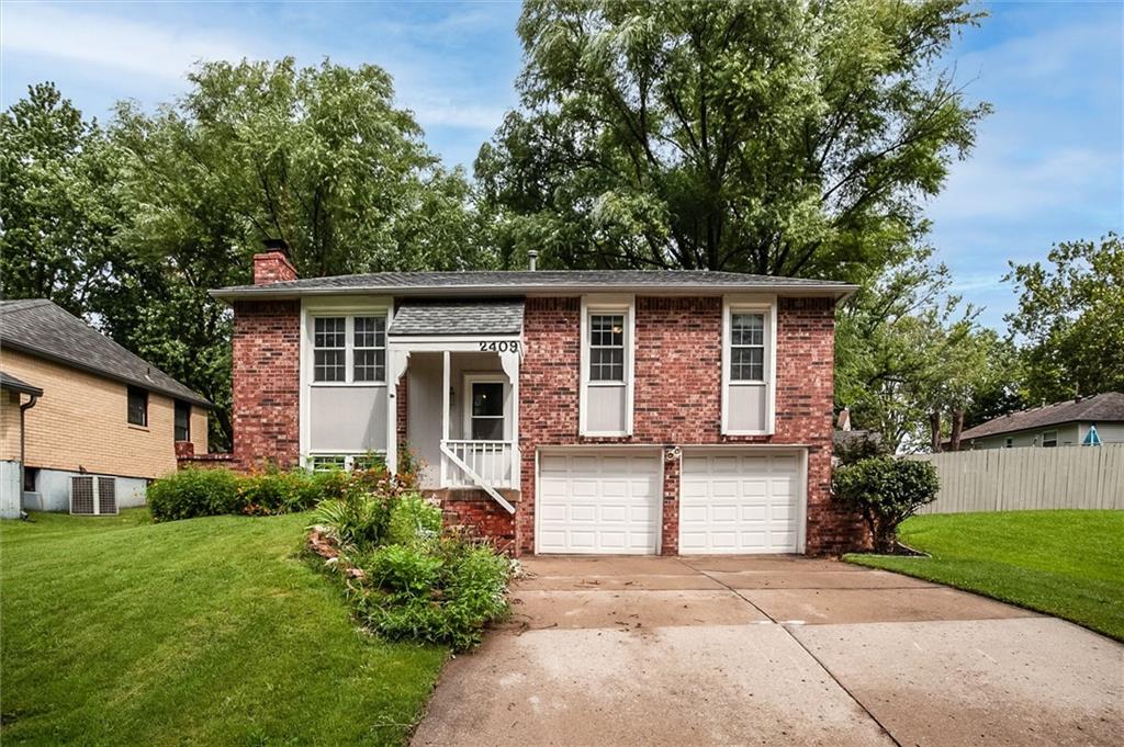 Photo of 2409 NW Salem Court Blue Springs MO 64015