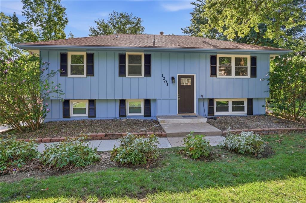 Photo of 1201 SW Mission Place Lee's Summit MO 64081
