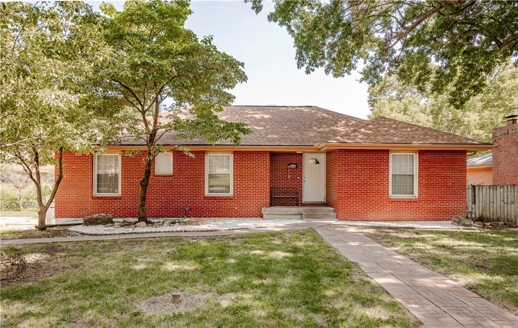 Photo of 600 E Linwood Terrace Independence MO 64055