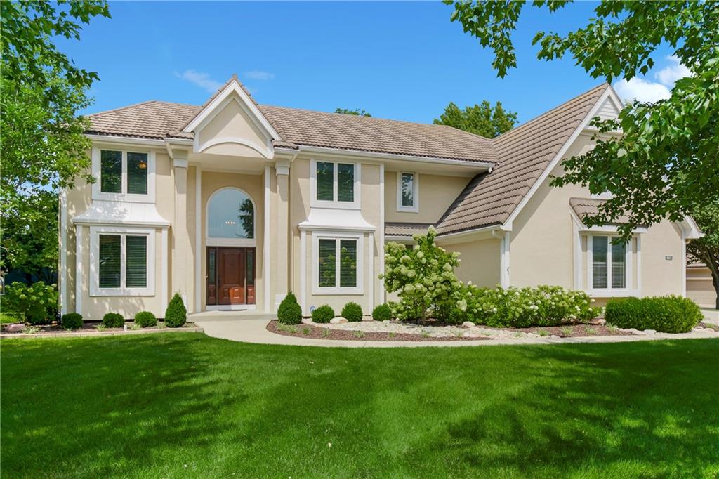 Photo of 1824 Summit Valley Drive Lee's Summit MO 64081
