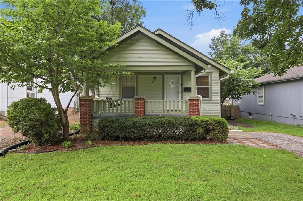Photo of 211 W 77th Terrace Kansas City MO 64114