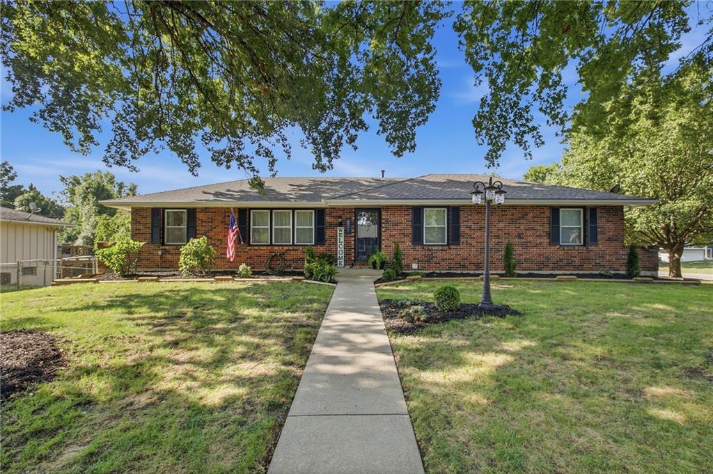 Photo of 801 E 14th Street Oak Grove MO 64075