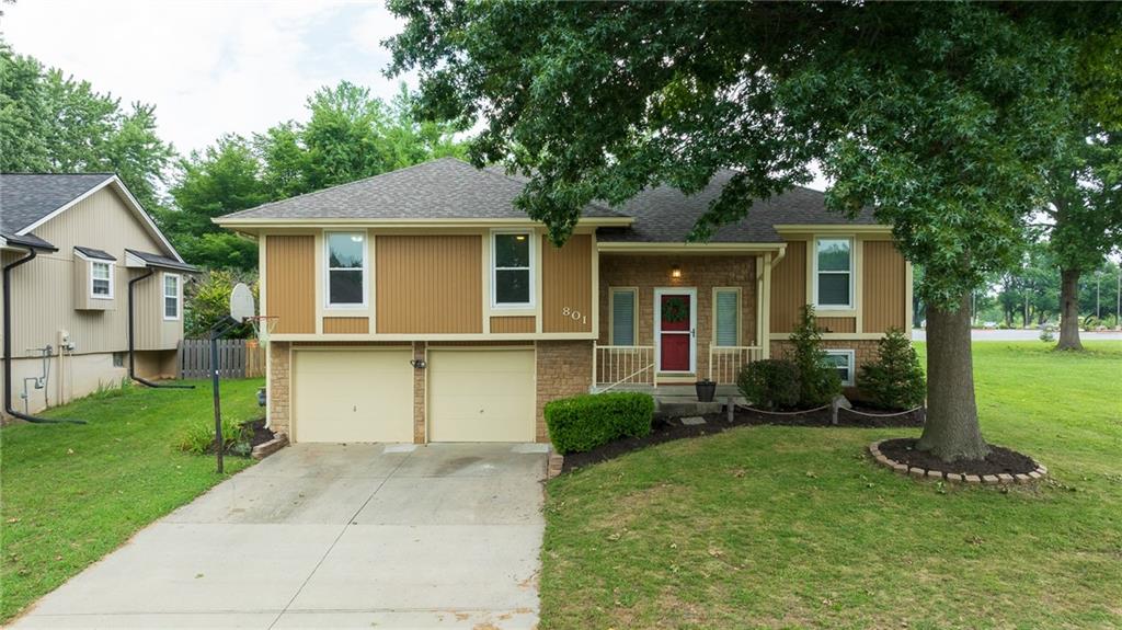 Photo of 801 SW Southgate Drive Blue Springs MO 64015