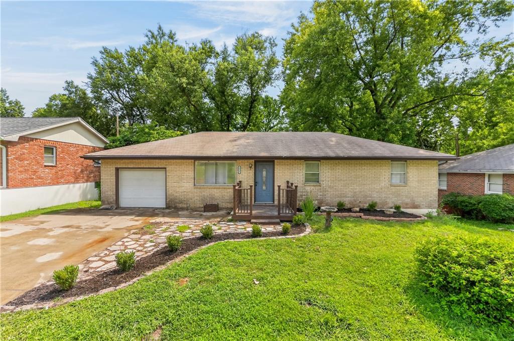 Photo of 6617 NE 49th Terrace Kansas City MO 64119