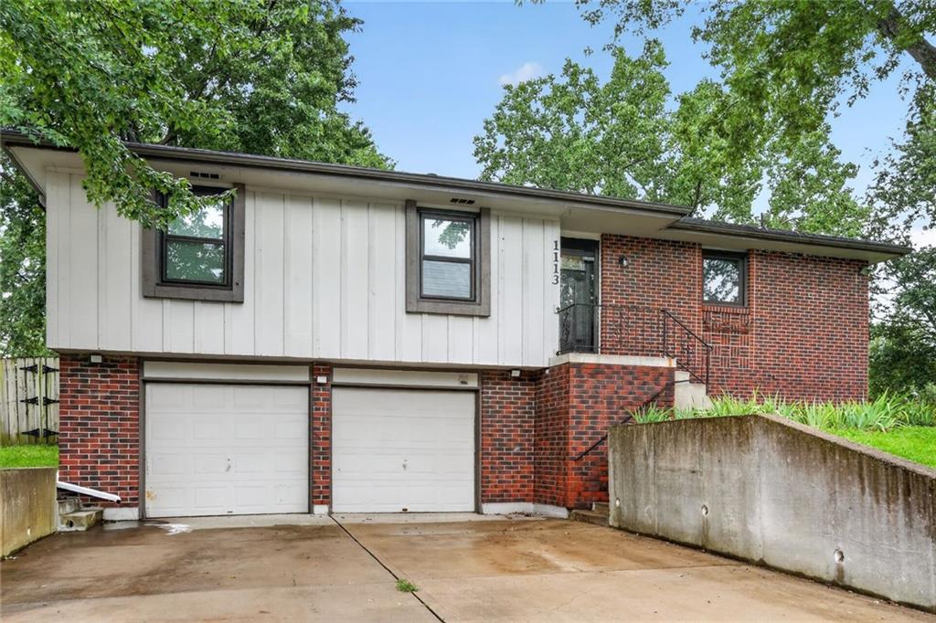 Photo of 1113 S Valley Road Olathe KS 66061