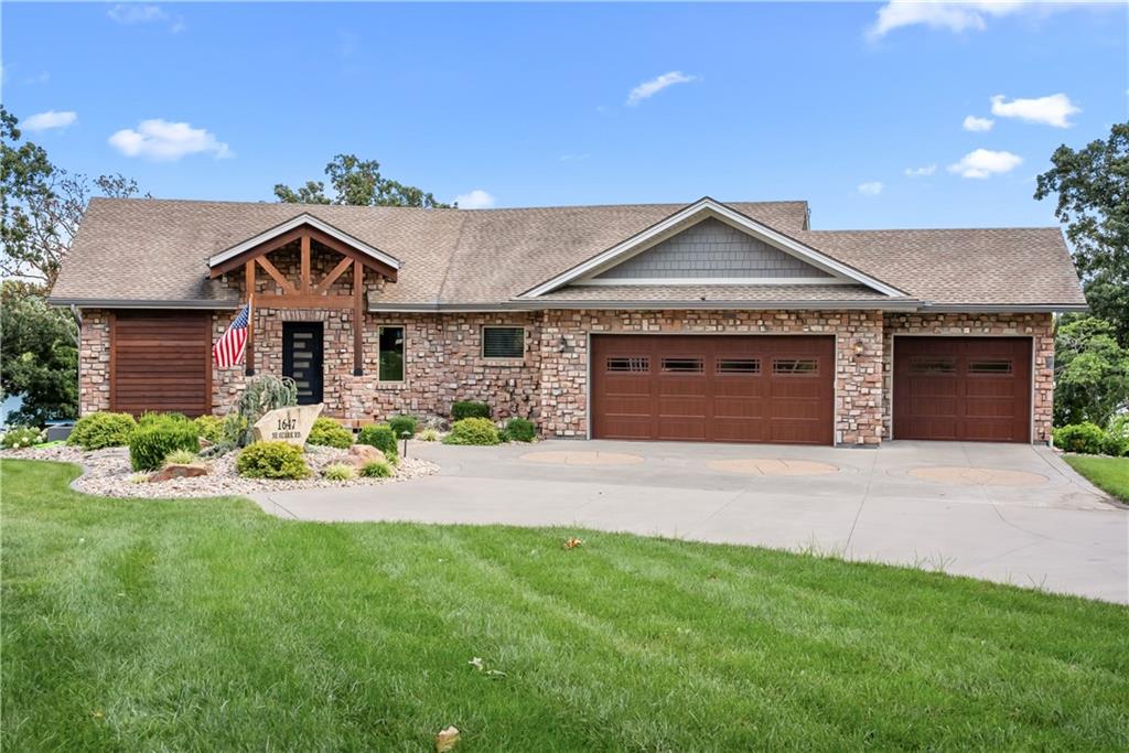 Photo of 1647 NE Ozark Drive Lee's Summit MO 64086